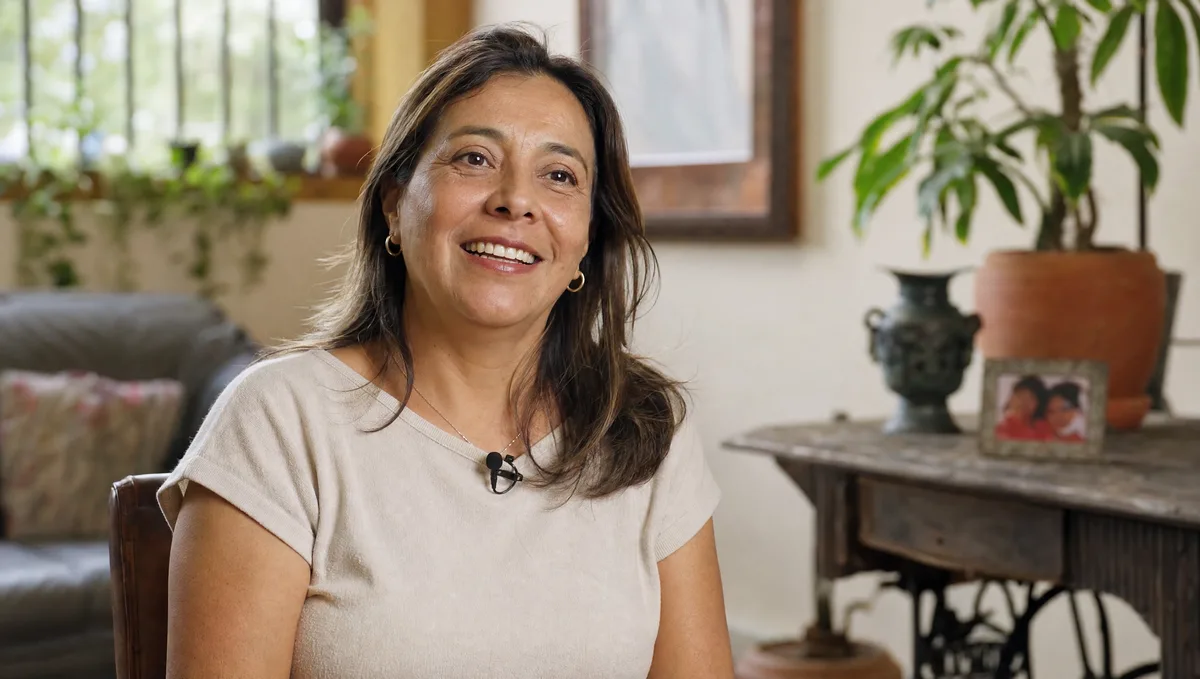 Aplicación de un tratamiento facial en cabina